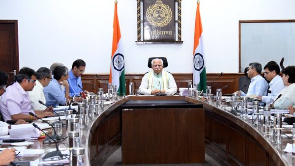हरियाणा के CM की अहम बैठक, सचिवालय में कई मुद्दों पर अधिकारियों से मंथन