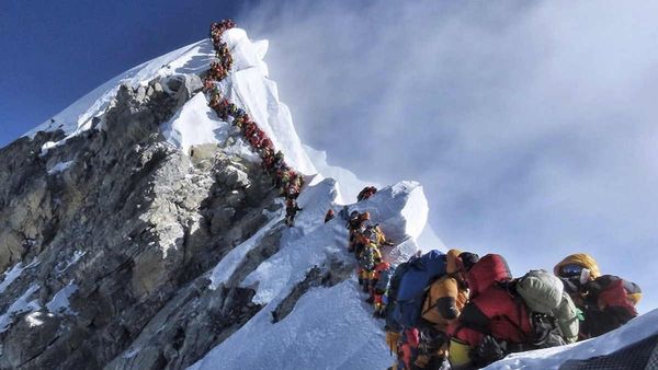 Mount Everest Day: एवरेस्ट की चोटी पर 70 वर्ष पहले रखा गया था पहला कदम