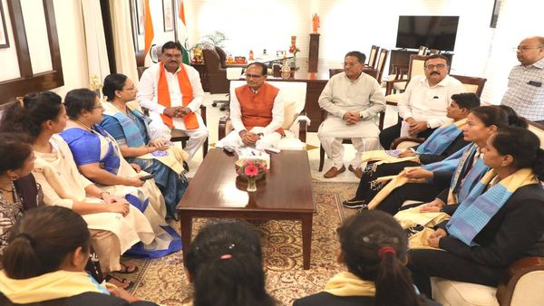 बर्लिन स्पेशल ओलंपिक में MP से 7 दिव्यांग महिला खिलाड़ी करेंगी प्रतिनिधित्त्व, सीएम शिवराज ने की मुलाक़ात