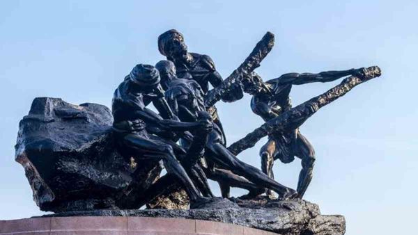 Labour Day: जहां से चले थे, वहीं पहुंच गये मजदूर