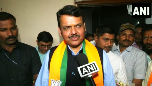 बजरंग दल पर बैन! देवेंद्र फडणवीस बोले, 'देशभक्तों को बैन करके विरोधियों का साथ देगी कांग्रेस'