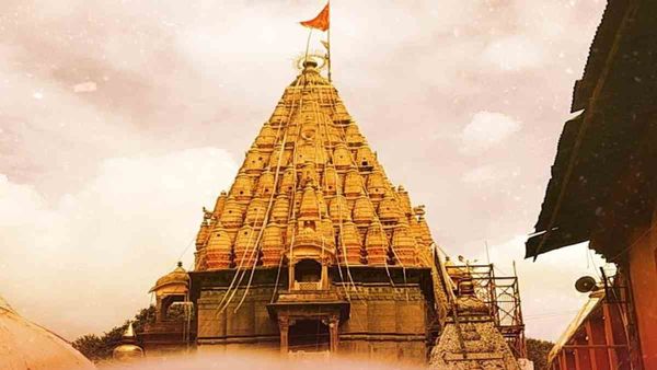Mahakal VIP Darshan : महाकाल के दरबार में दर्शन भी बना कारोबार