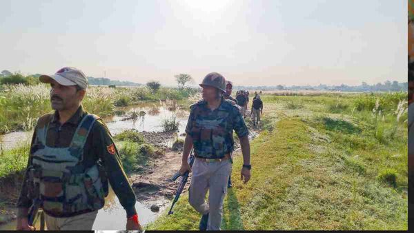 J&K news: 33 साल से फरार हिजबुल के दो आतंकी गिरफ्तार, मीरवाइज फारूक की हत्या की थी