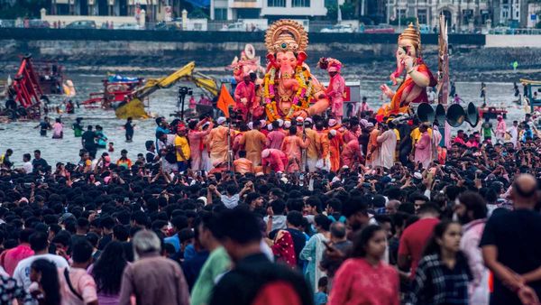 महाराष्ट्र CM शिंदे ने दिए इको फ्रेंडली गणेश मूर्ति बनाने के निर्देश, BMC माफ करेगी सार्वजनिक मंडलों की फीस