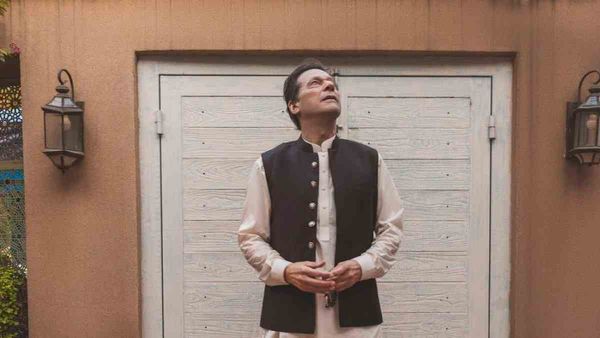 Pakistan Crisis: पोलिटिकल गिरगिट बनाम फौज की डेमोक्रेसी