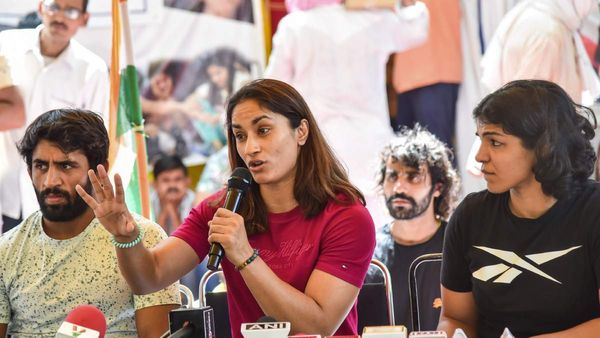 बृजभूषण सिंह की चुनौती पर बोलीं विनेश फोगाट, सभी लड़कियां नार्को टेस्ट कराने को तैयार