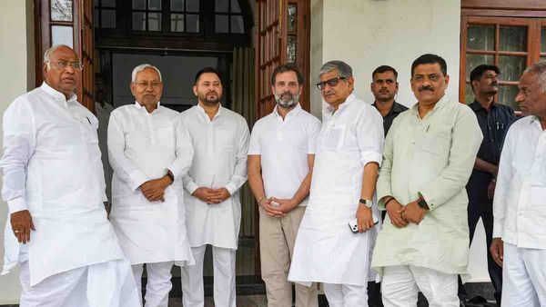 Opposition Unity on Delhi: कांग्रेस के आगे कुआं पीछे खाई