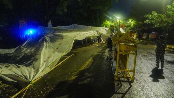 'भगवान हमारी परीक्षा ले रहे हैं', बारिश में टेंट उखड़ने पर बोले जंतर मंतर पर प्रदर्शन कर रहे पहलवान