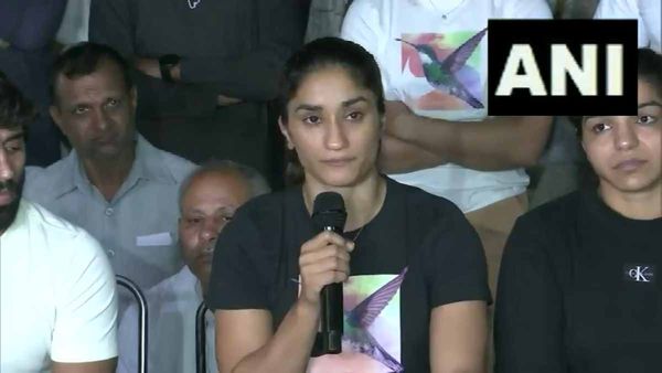 Wrestlers Protest: पहलवान विनेश बोलीं, पुलिस के सभी अत्याचार सहेंगे, बृजभूषण बोले- अदालत पर पूरा भरोसा