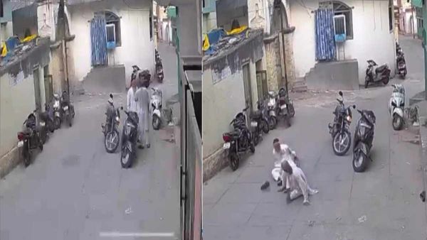 VIDEO: कहा सुनी इतनी बढ़ी की बीच सड़क पर दो बुजुर्ग चलाने लगे लात-घूसा,लगाई धोबी पछाड़
