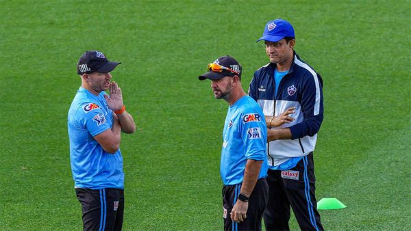 PBKS vs DC Match Prediction: धर्मशाला की पिच पर कौन गेंदबाज झटक सकते हैं आज सबसे ज्यादा विकेट