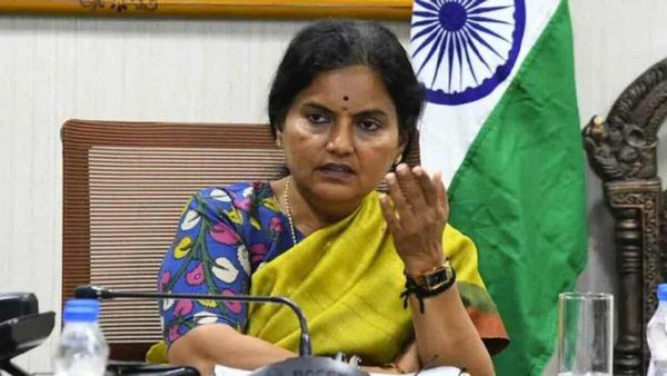 तेलंगाना के 97.7 फीसदी गांवों में पहुंच रही मोबाइल कनेक्टिविटी: मुख्य सचिव
