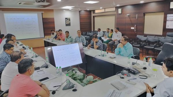 Indore news: जिम्मेदारों तक पहुंची जनता की आवाज, MD ने अधिकारियों को दिए बिजली सप्लाई सुधारने के निर्देश