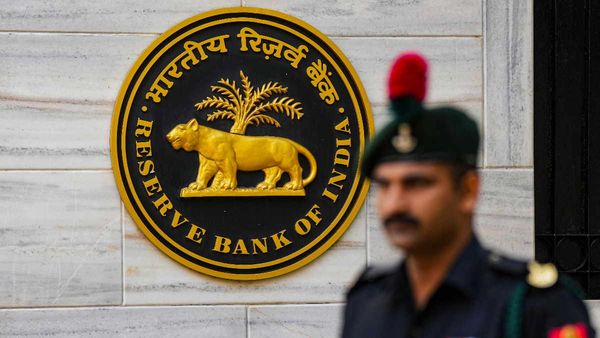 RBI Penalty: रिजर्व बैंक ने बैंकों पर लगाया भारी जुर्माना, जानें इस साल के 5 महीनों का हिसाब