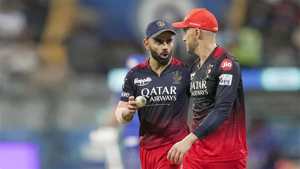 IPL 2023: MI से हार के बाद अपनी टीम के दो नौजवान खिलाड़ियों से निराश हुए RCB के कोच संजय बांगर