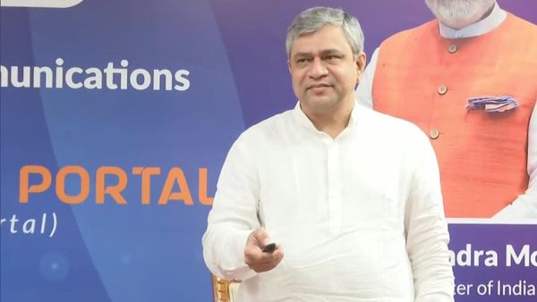 Sanchar Saathi Portal: मोबाइल फोन चोरी या गुम होने की टेंशन होगी खत्म, संचार साथी पोर्टल लॉन्च