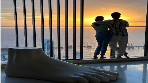 शाहिद कपूर ने 58 करोड़ वाले आलीशान घर की दिखाई पहली झलक, बालकनी से ऐसा दिखता है मुंबई शहर