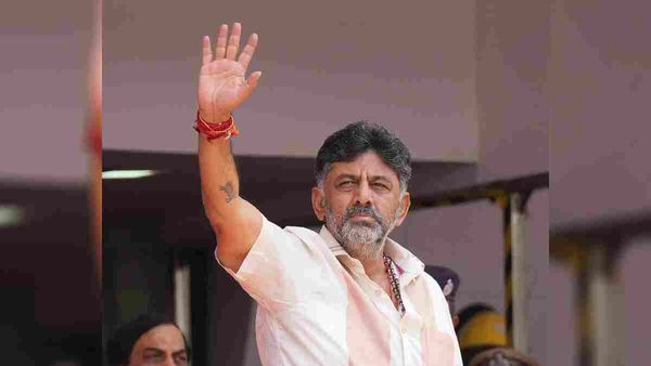 'मैं खुश नहीं हूं'... कर्नाटक डिप्टी CM पद की शपथ लेने के एक दिन बाद शिवकुमार ने ऐसा क्यों कहा?