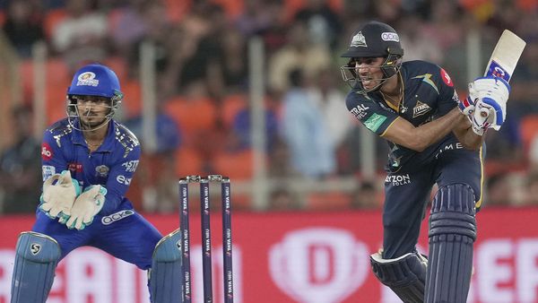 MI vs GT: पिछली चार पारियों में शुभमन गिल का तीसरा शतक, मुंबई इंडियंस के धुरंधरों को क्लब बॉलर्स की तरह धोया