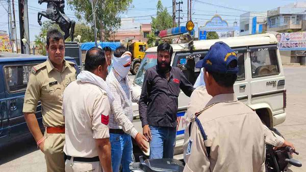 Sagar News: श्मशान से बाहर​ निकलते ही कांग्रेस सेवादल अध्यक्ष गिरफ्तार, निगरानी में रही पूरी कांग्रेस