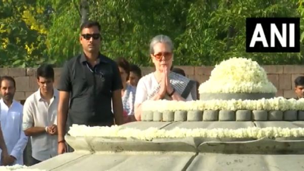 राजीव गांधी की पुण्यतिथि पर सोनिया, राहुल, प्रियंका ने दी श्रद्धांजलि