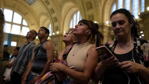 Argentina: भिखारियों का देश बना अर्जेंटीना, 104% महंगाई बढ़ने से मेसी के देश में विकराल हुए हालात