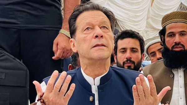 इमरान खान के पैर में नहीं था फ्रैक्चर, यूरिन में मिला कोकीन, मानसिक स्थिति भी नहीं ठीक- पाक स्वास्थ्य मंत्री