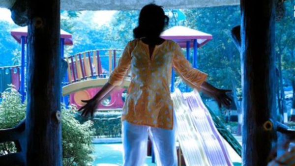 ना ना! ये इंसान तो नहीं... छोटी सी बच्ची ने 6 फीट के आदमी को मारा जोरदार धक्का, क्या शरीर में घुसी थी आत्मा?