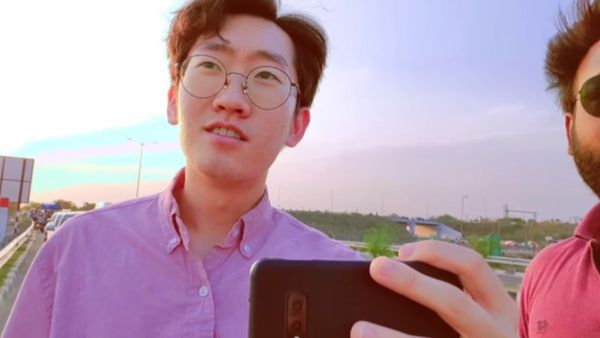 WATCH: बिहारी अंदाज में फर्राटेदार हिंदी बोल रहा कोरियन लड़का, सुनकर आप भी हो जाएंगे हैरान