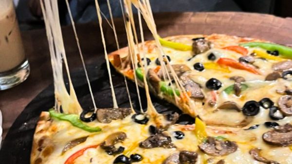 पिज्जा खाओ और मरने के बाद पैसा दो... इस अजीबोगरीब ऑफर के पीछे भाग रहे हैं लोग, क्या है 'आफ्टर लाइफ स्कीम'?