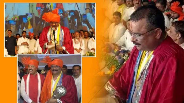 Varanasi: शपथ लेने के बाद नगर आयुक्त ने मेयर को भेंट की चांदी की गदा, भारी भीड़ के चलते हुई धक्का-मुक्की