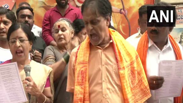 Karnataka Election 2023: कांग्रेस के घोषणा पत्र के विरोध में विहिप और बजरंग दल ने किया हनुमान चालीसा का पाठ