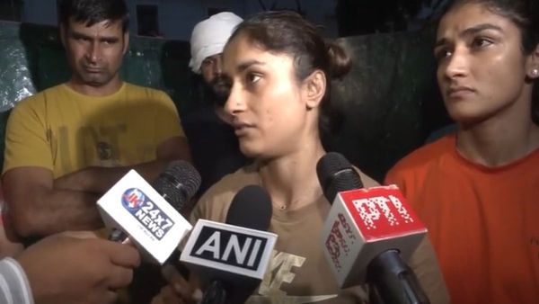 'थाने में हिरासत के दौरान पुलिस अधिकारियों ने बनाई हमारी प्राइवेट वीडियो', रिहाई के बाद विनेश फोगाट का आरोप