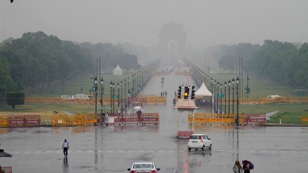 Weather Update: उत्तर भारत के राज्यों में बारिश की संभावना, Delhi-NCR में गर्मी से मिल सकती है राहत