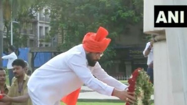 CM शिंदे, राज्यपाल ने संयुक्त महाराष्ट्र आंदोलन में बलिदान देने वालों को अर्पित की श्रद्धांजलि
