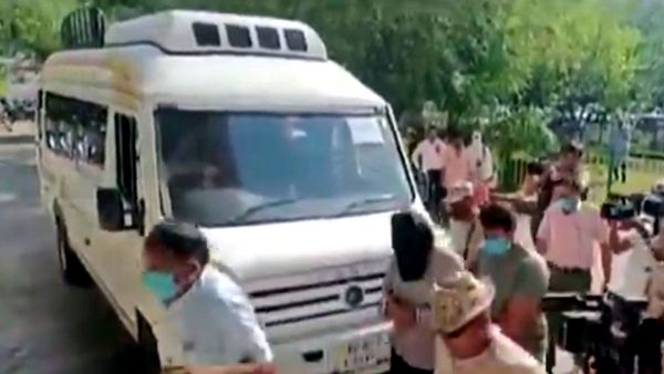 Bhopal News: आतंक के हथियार, फंड & कनेक्शन की होगी जांच, हिज्ब-उत-तहरीर के 5 सदस्यों को कोर्ट में किया गया पेश