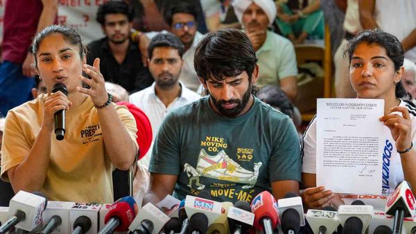 Wrestlers Protest: बीजेपी महिला सांसदों से पहलवानों की अपील, कहा- हम भी आपकी बेटियां, हमारा करें समर्थन