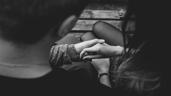 क्या किसी को KISS करने से फैल सकता है यौन रोग? जानिये क्या कहते हैं एक्सपर्ट