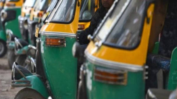 पांच घंटे में बस 40 रुपये? कम पैसा मिलने पर रोने लगा बेंगलुरु का ऑटो ड्राइवर, VIDEO देख ट्विटर पर छिड़ी बहस