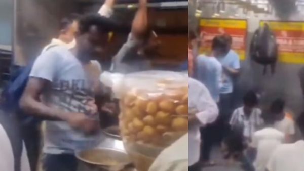 VIDEO: क्या आपने ट्रेन में खाया गोलगप्पा? लजीज पुचके बेचता नजर आया शख्स