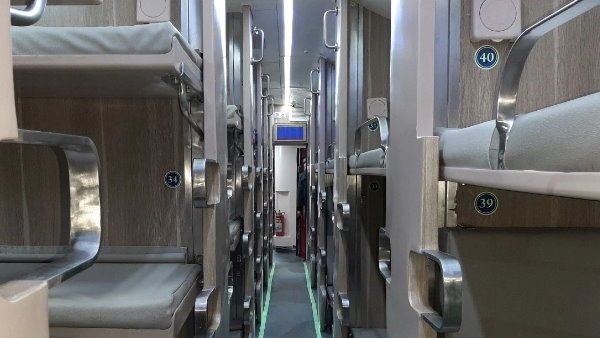'एसी 3-टियर इकॉनामी क्लास' 12 एक्सप्रेस ट्रेन में मिलेगी प्लेन जैसी सुविधा, किराया कम होगा