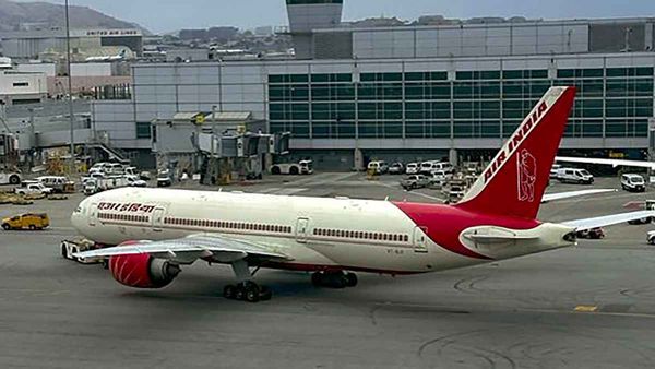 Air India: मुंबई आने वाली एयर इंडिया की फ्लाइट 8 घंटे लेट होने के बाद रद्द, एयरलाइंस ने बताई वजह