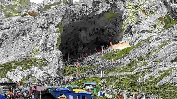 Amarnath Yatra 2023: अमरनाथ की 'प्रथम पूजा' में शामिल हुए मनोज सिन्हा, बताया 30 अगस्त को समाप्त होगी यात्रा