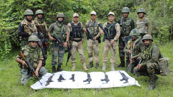 Manipur Unrest: सुरक्षाबलों के संयुक्त अभियान में 22 हथियार बरामद, अधिकांश ऑटोमैटिक