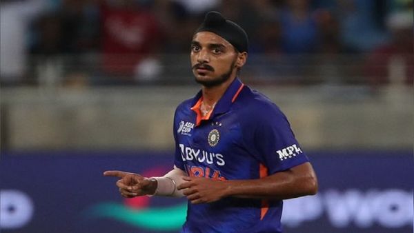 Arshdeep Singh: सुनील गावस्कर ने क्यों कहा- टीम से बाहर होना अर्शदीप के लिए जरूरी? दी ये सलाह
