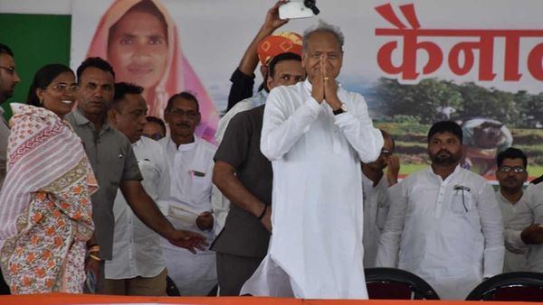 हॉर्स ट्रेडिंग का आरोप, CM अशोक गहलोत बोले- 'MLA Ramila Khadia की कार में रखे थे रुपए, उन्‍होंने लिए नहीं'