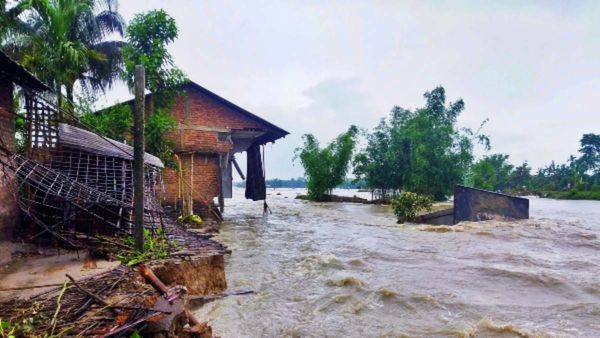 Assam Flood: असम में भारी बारिश के बाद बाढ़ का कहर, 142 गांव जलमग्न, 33 हजार लोग प्रभावित, 22 जून तक रेड अलर्ट