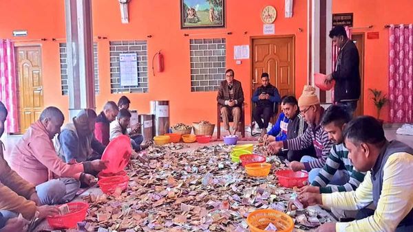 Baba Baidyanath Jyotirlinga: डॉलर और नेपाली करेंसी, 70 दिन बाद दानपात्र में निकली कितनी राशि?