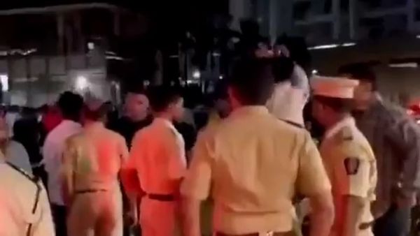 Mumbai: कुर्बानी के लिए मुंबई की हाईराज सोसाइटी में लाए गए दो बकरे, जमकर हुआ हंगामा...लगे जय श्रीराम के नारे