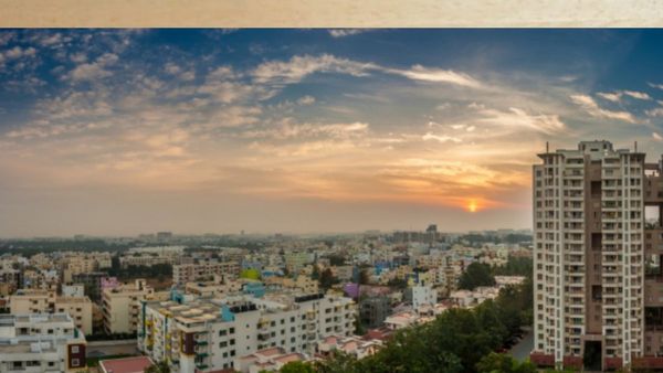 'नौकरानियां सोफे पर...', यहां की रेजिडेंसियल सोसाइटी ने नौकरों के लिए जारी किया ये अजीब सकुर्लर